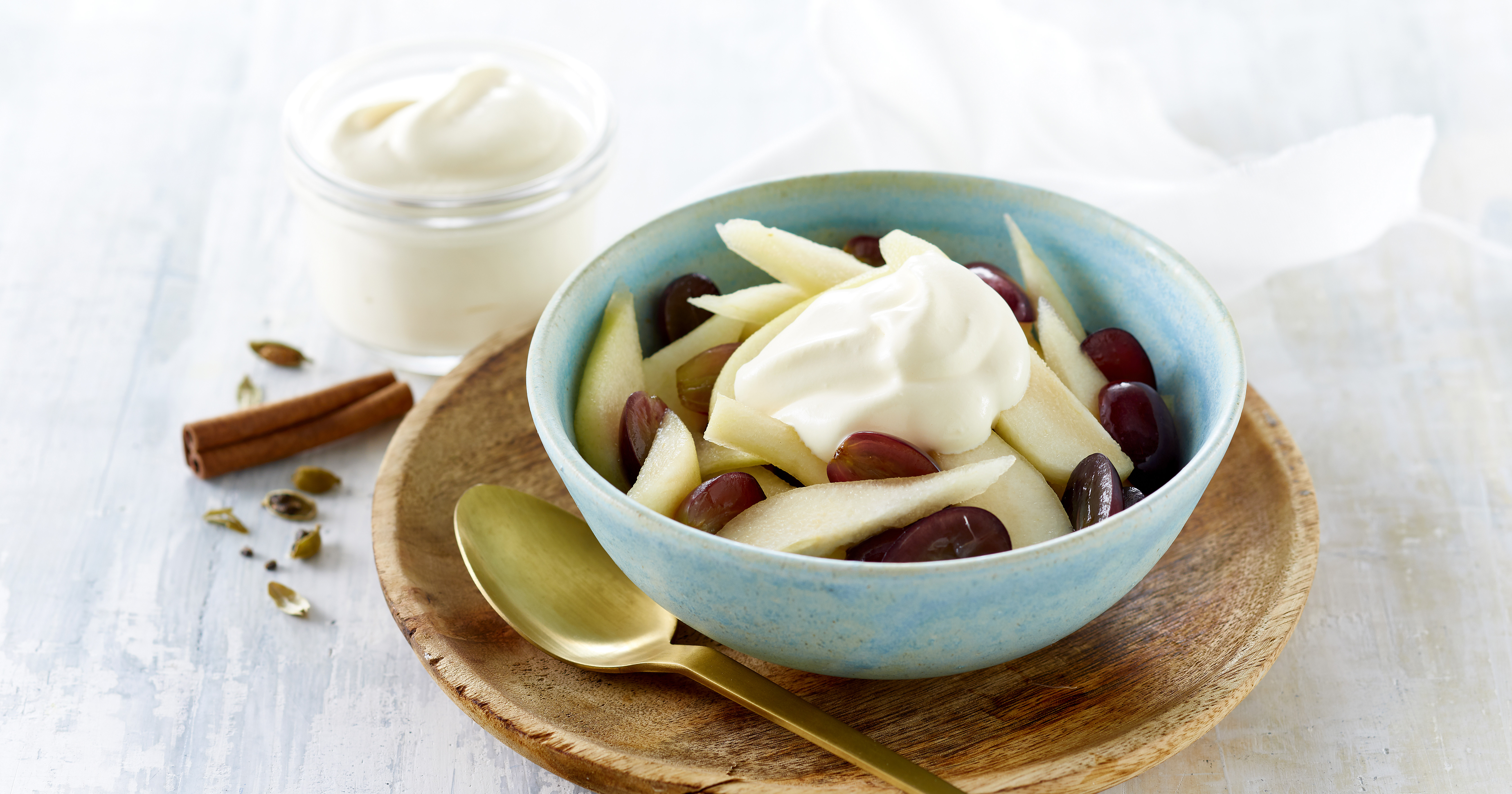 Frugtsalat med råcreme
