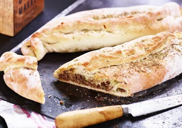 Stor pirog med köttfärs