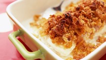 Maissihiutaleilla kuorrutettu kala