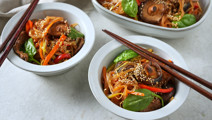Japchae - sötpotatisnudlar med svamp och biff