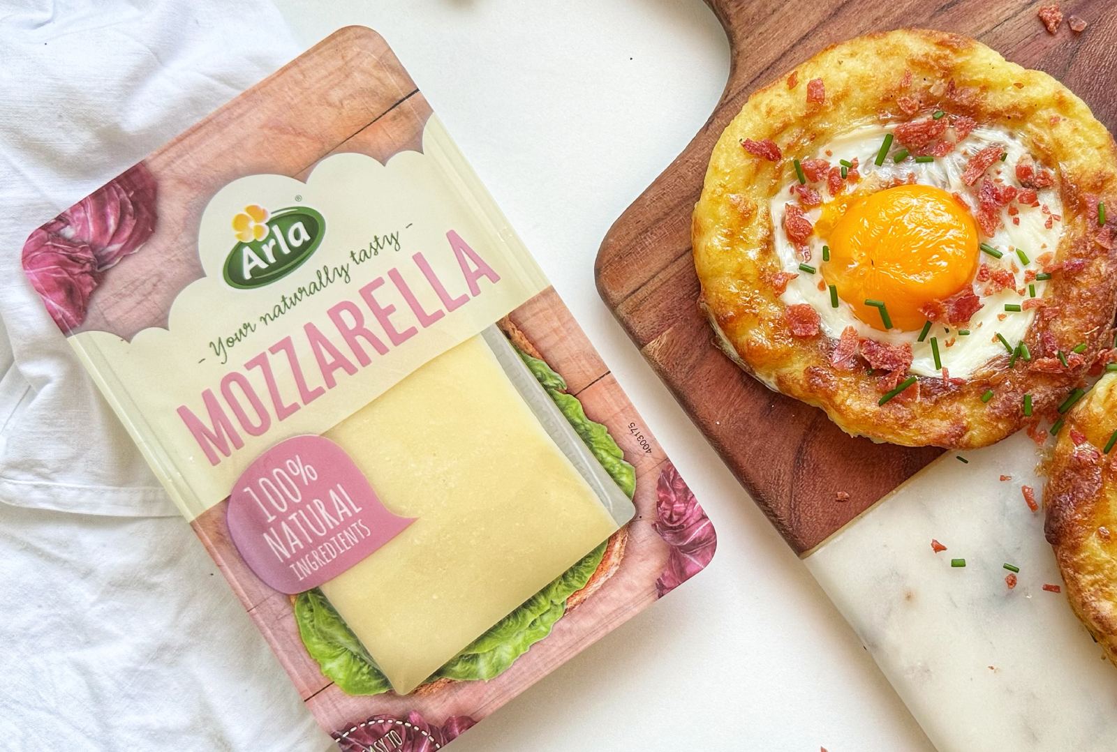 Nidos de patata con Arla Mozzarella, huevo y chips de jamón