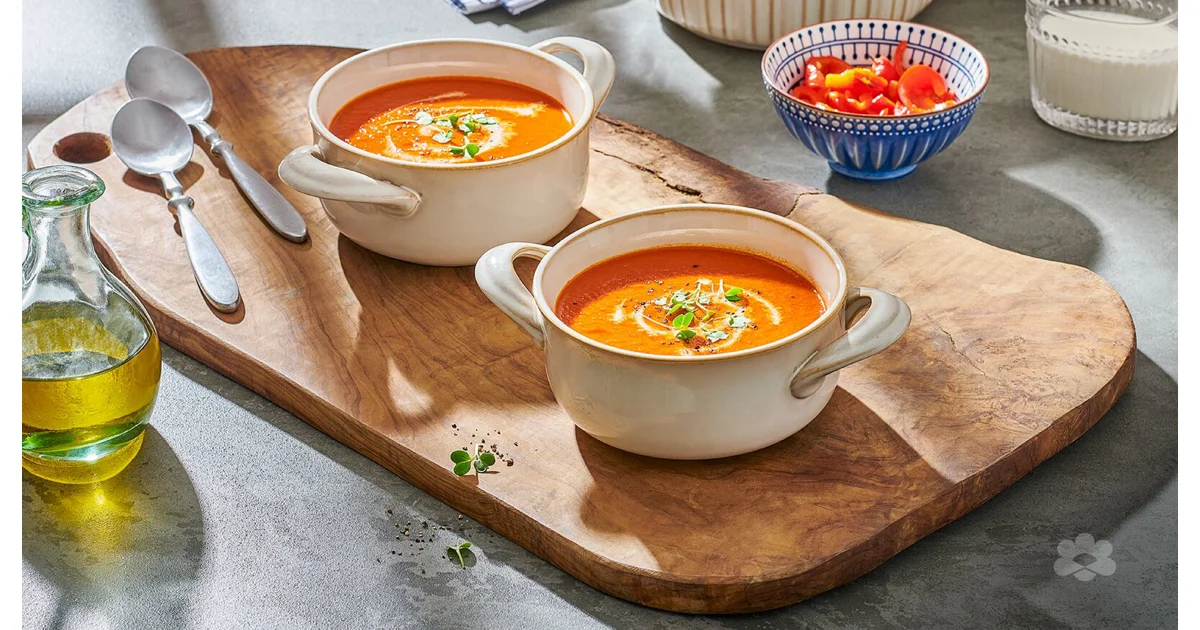 شوربة كريمة الطماطم والفلفل الأحمر المشوي