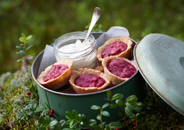 Mazariner med lingonfyllning