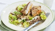 Fylld kycklingfilé med matvetesallad