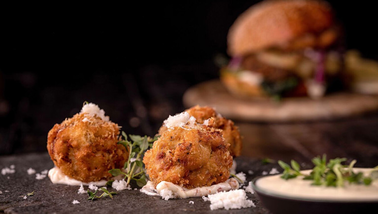 Mac'n Cheese Bites & juustocreme