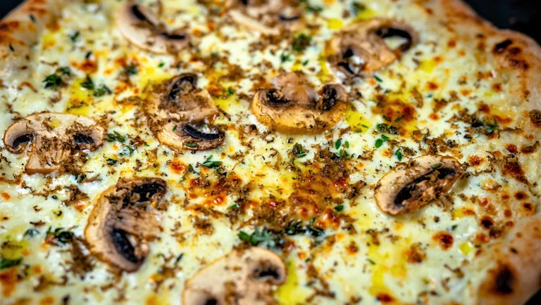 Roomalainen pizza bianco: Funghi e tartufi
