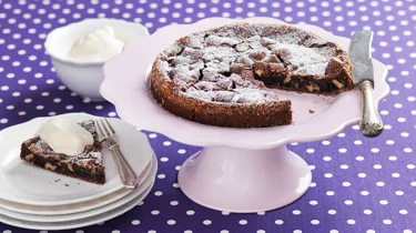Kladdkaka med valnötter och marshmallows