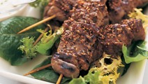 Teriyakimaustetut vartaat ja limettikastike