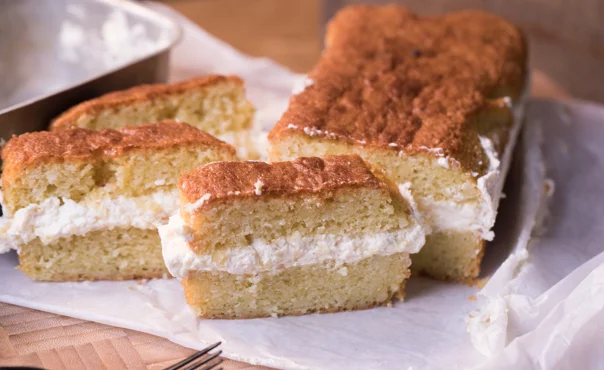 Kokosnøttkake med ananas-kremost