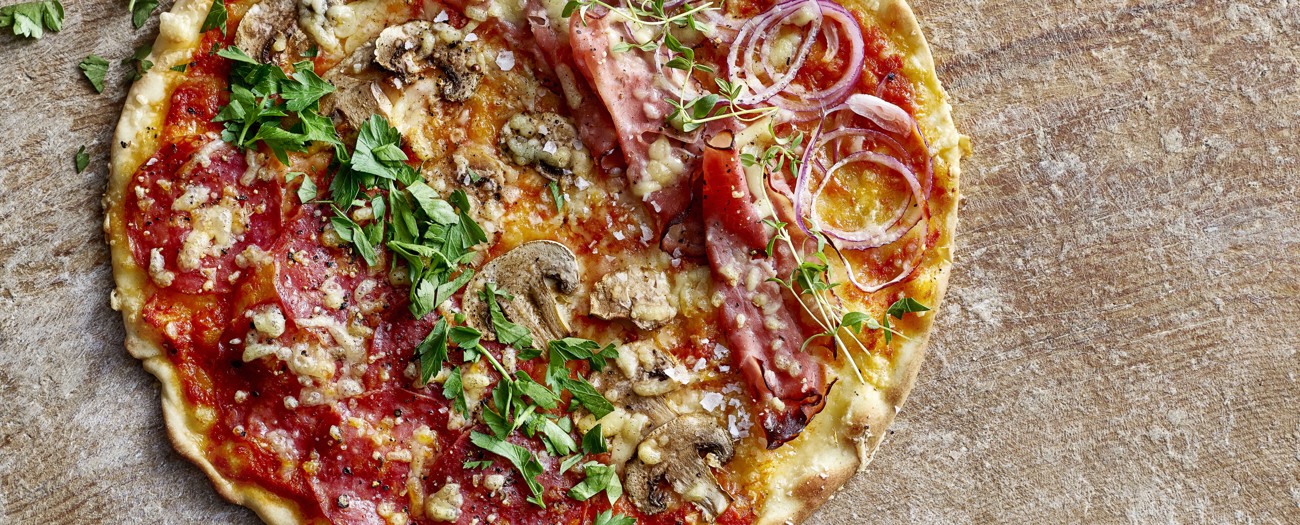 Hemgjord pizza med mozzarella