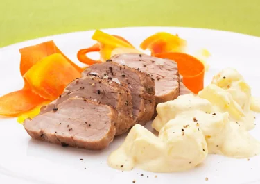 Pepparrotsstuvad potatis med fläskfilé