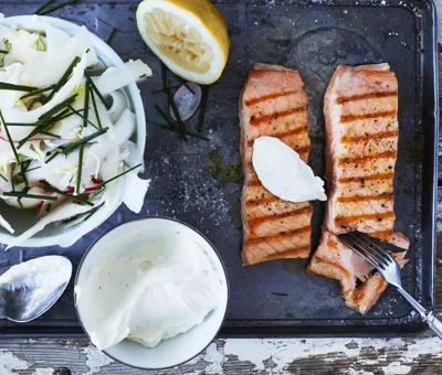 Grilled salmon with crispy salad