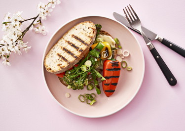 Toast med avocado og grillet grønt