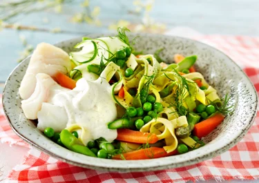 Lyssej med tagliatelle, squash og asparges