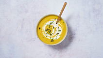 Lactose-free cauliflower soup with turmeric 