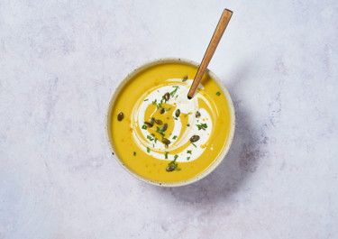 Lactose-free cauliflower soup with turmeric 