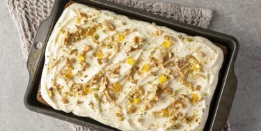 Mehevän mausteinen ja kuorrutukseltaan samettinen – porkkanakakku maistuu aina.