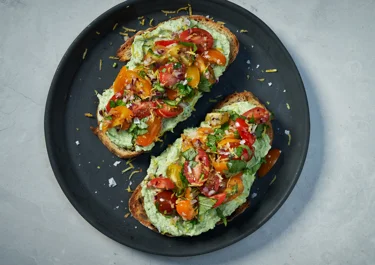 Bruschetta med avokadoröra och tomat