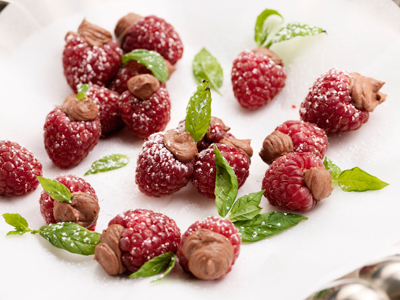 Fluffig chokladmaräng med hallon