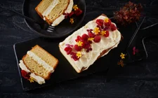 KOKOSNUSSKUCHEN MIT ANANAS-FRISCHKÄSE