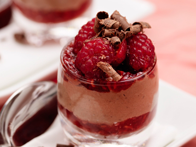 Hallonchokladmousse med färska hallon