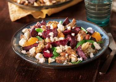 Paistettua kukkakaaliriisiä ja punajuurta