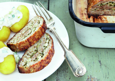 Græsk farsbrød og agurkesalat