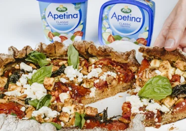 Pizza de tomates con miel y Arla Apetina