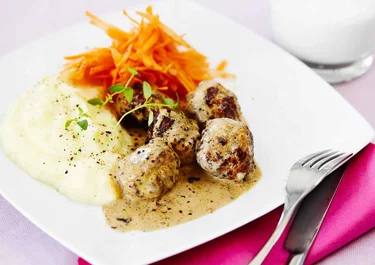 Köttbullar i lingon- och timjansås