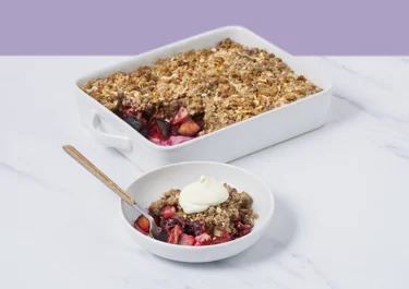 Lactose-free apple crumble with plums