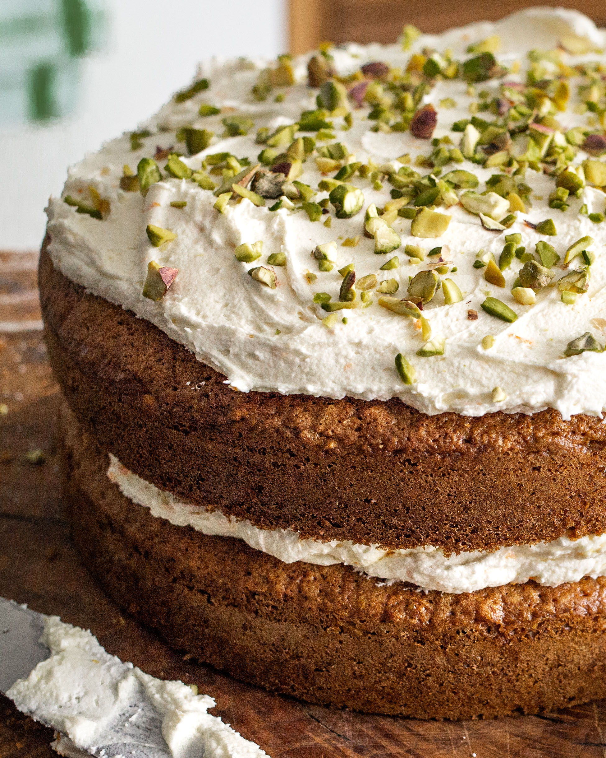 Carrot Cake con crema di burro al cardamomo e scorza d’arancia
