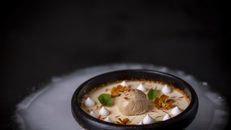 Citronfromage med lakrids-is og marengs