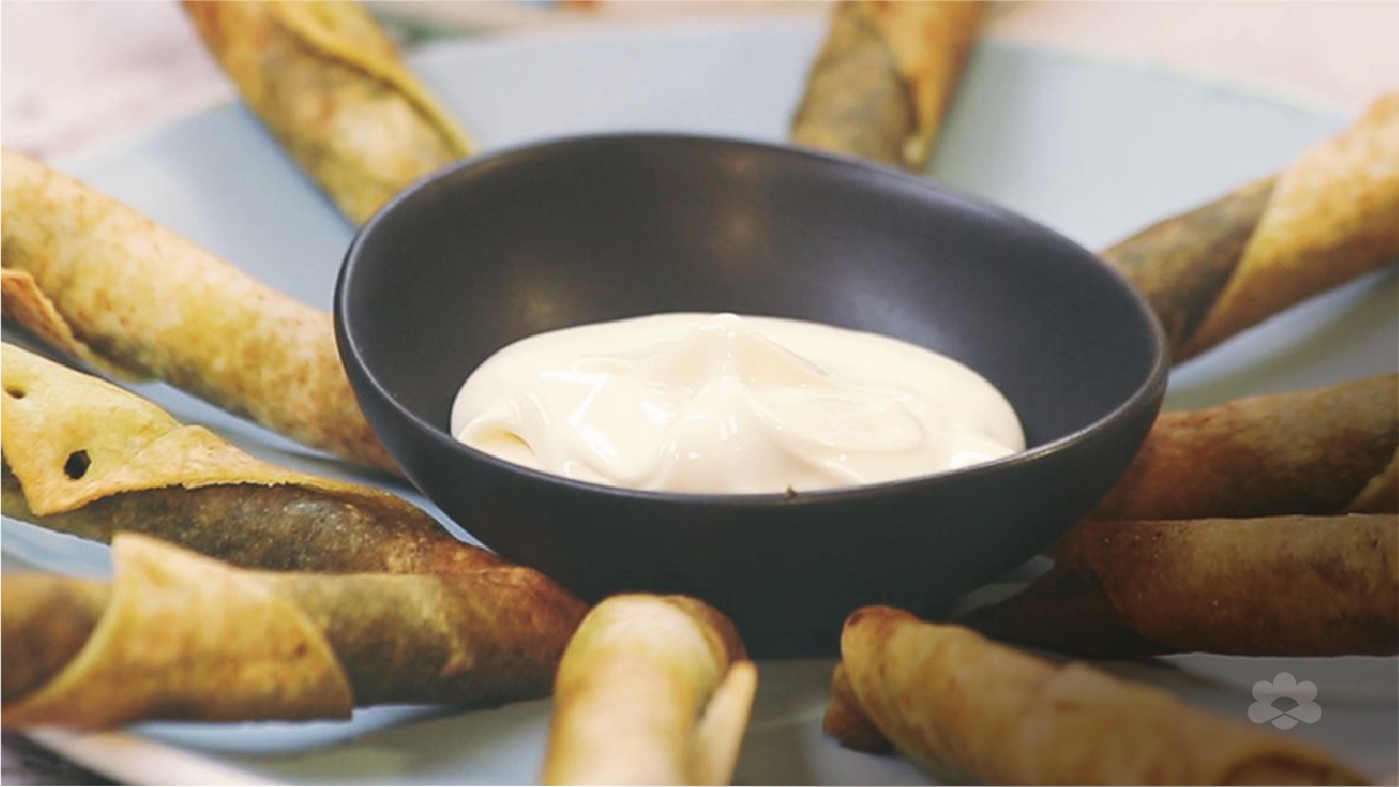 لفائف الزعتر الصغيرة مع جبنة بوك