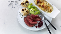 Roastbeef med flødekartofler og champignonpakker