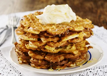 Våfflor med getostcrème och honung