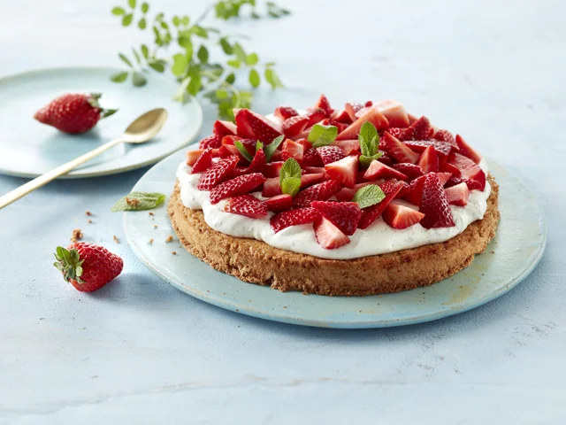 Strawberry almond cake