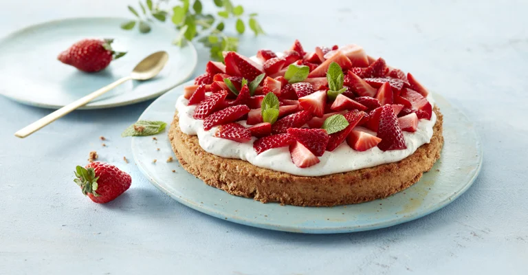 Strawberry almond cake