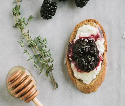 Blackberry thyme crostini with Blue Cheese
