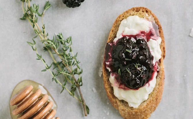 Blackberry thyme crostini with Blue Cheese