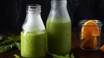 Grön smoothie med spenat och ingefära