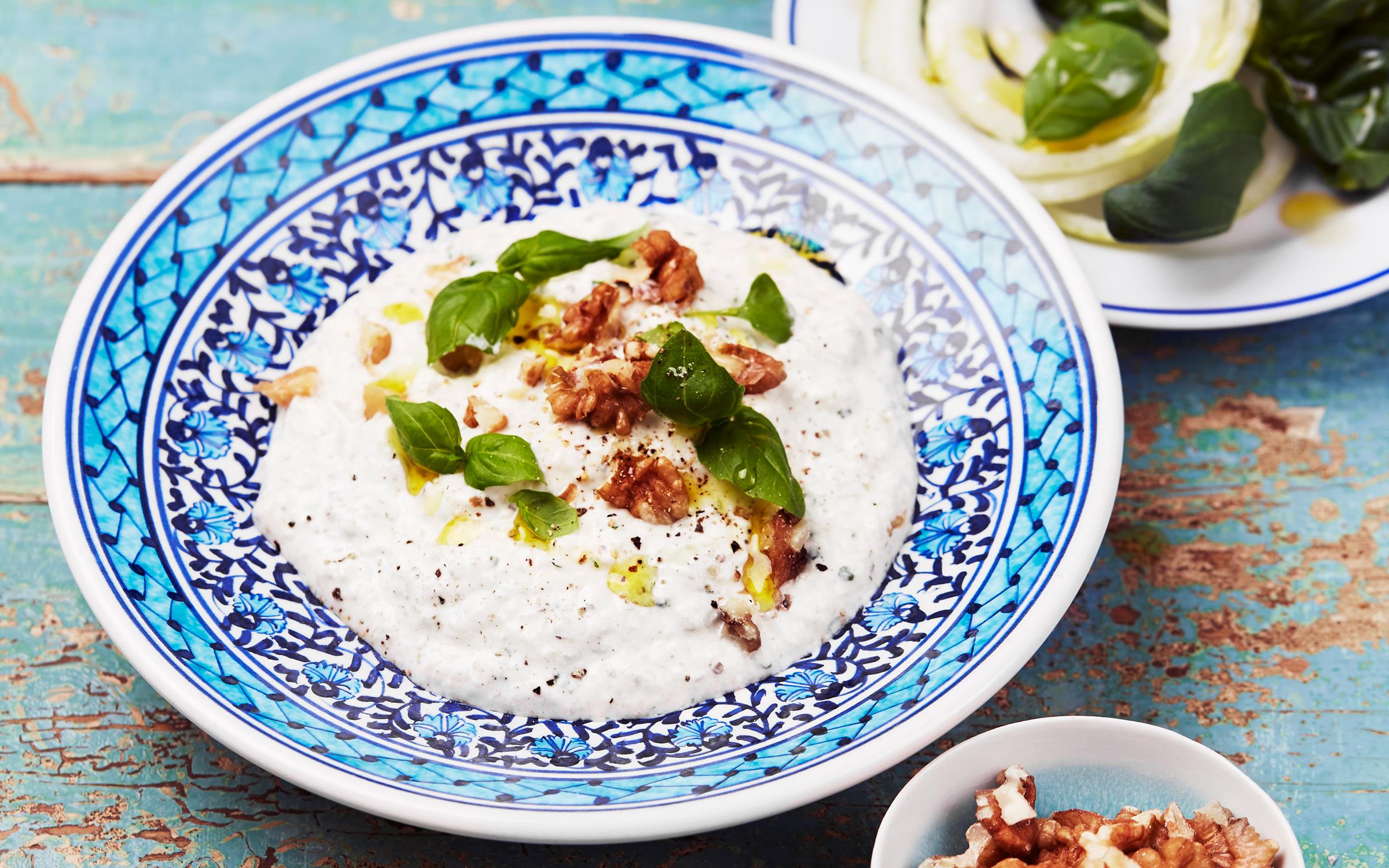 Aubergineröra med valnötter