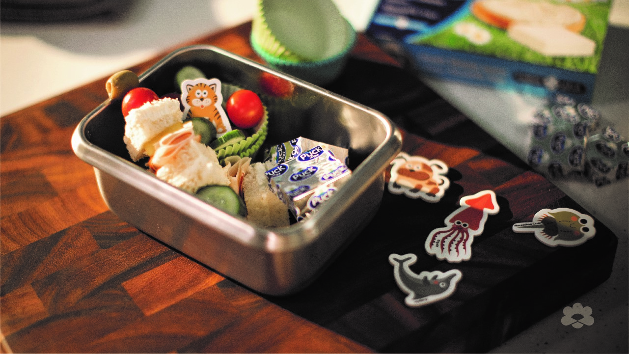 Sandwich and Veggie Skewer Lunchbox with Puck Cheese Squares
