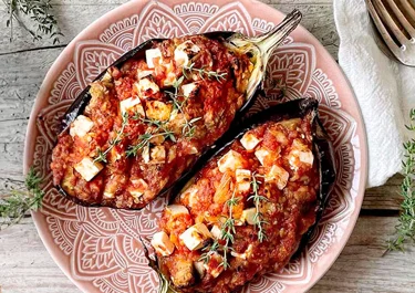 Berenjenas rellenas de coulis de tomate y queso