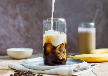 Eiwitrijke ijskoffie met vanille skyr