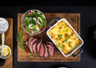 Helstekt oxfilé med cheddargratinerad potatis- och fänkålsgratäng