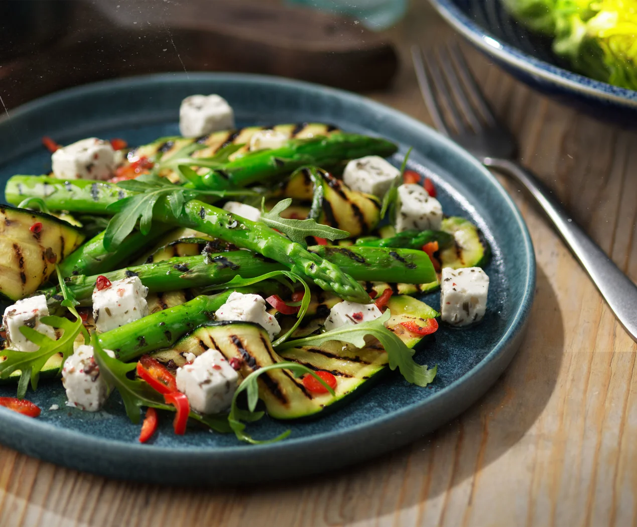 Ensalada de calabacín y espárragos trigueros con Arla Apetina