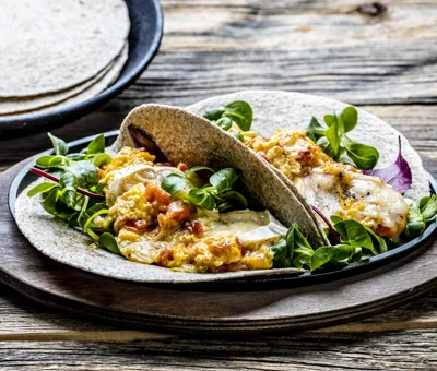 Wraps med egg og Castello Hvit med Chili