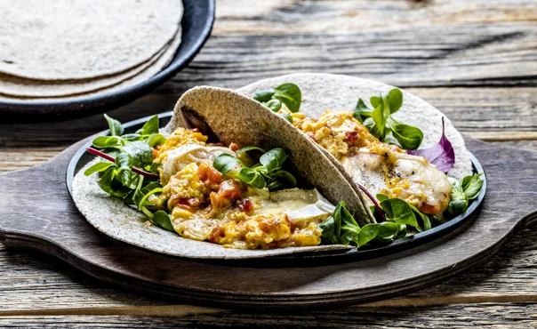 Wraps med egg og Castello Hvit med Chili