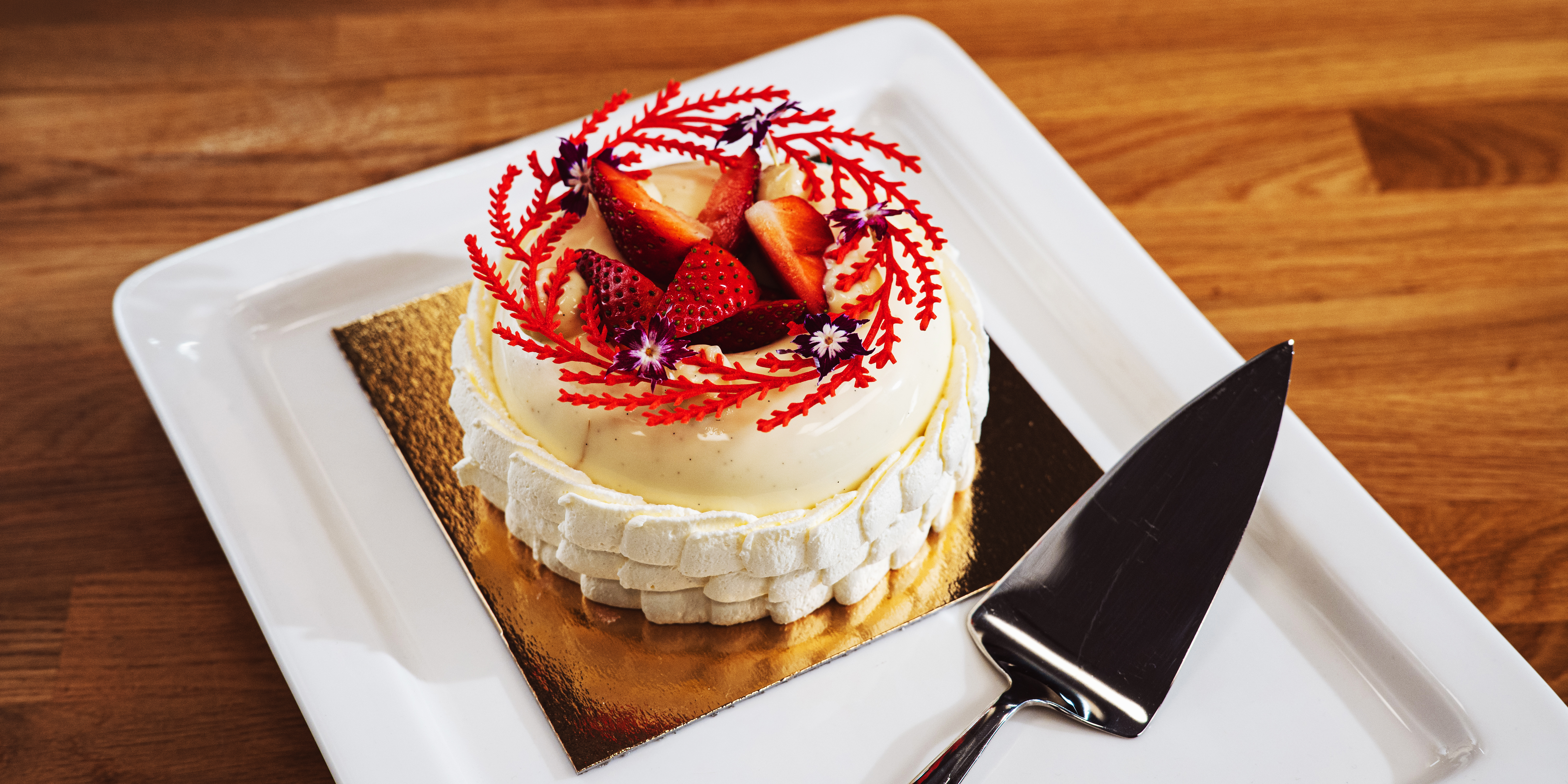 Moderni mansikkakermakakku