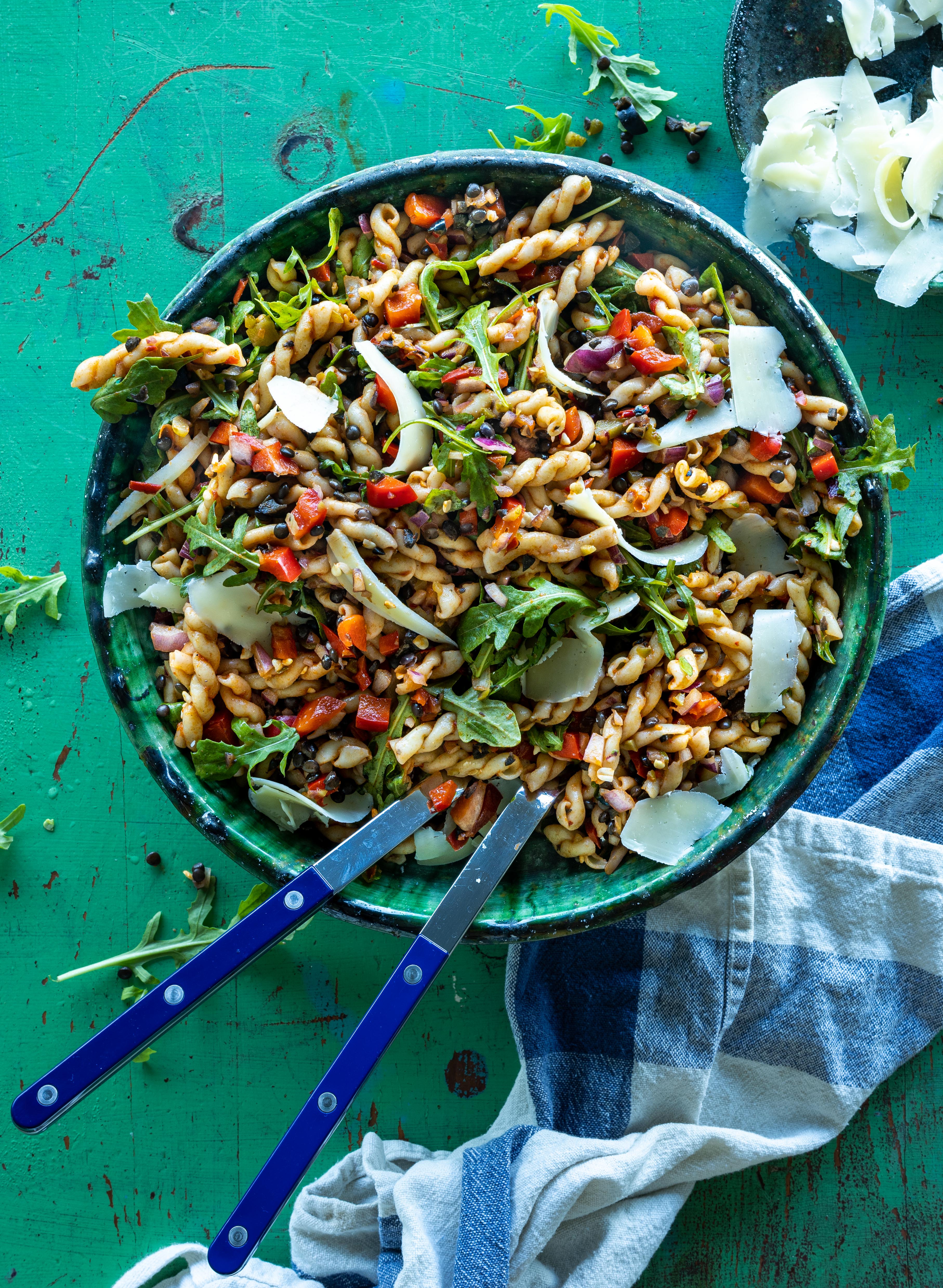 Pastasalat med belugalinser
